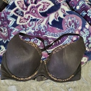 2 Victoria's Secret Bras